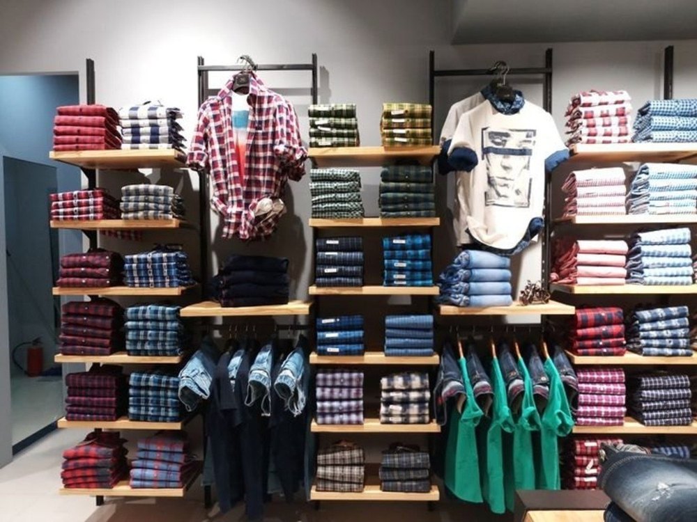 Fancy Cloth Showroom Racks