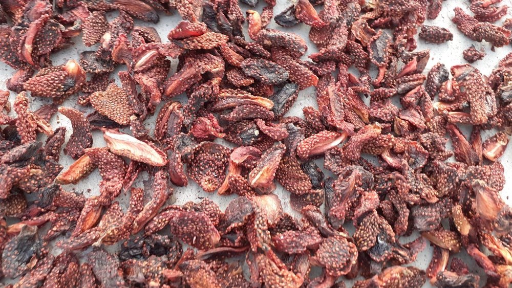 Strawberry Dried Fruit, Packaging Type: Box, Packaging Size: 5 kg