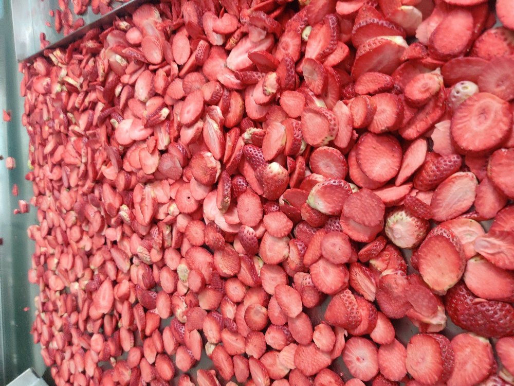 Freeze Dried Strawberry, Packaging Type: Aluminium Foil Pouches, Packaging Size: Bulk 300 Gm / 500 Gm
