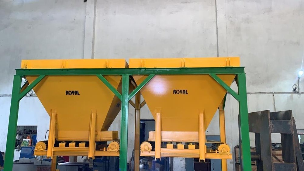 33.5 hp 2 Bin Feeder, For Industrial, Lifting Capacity: 4 ton
