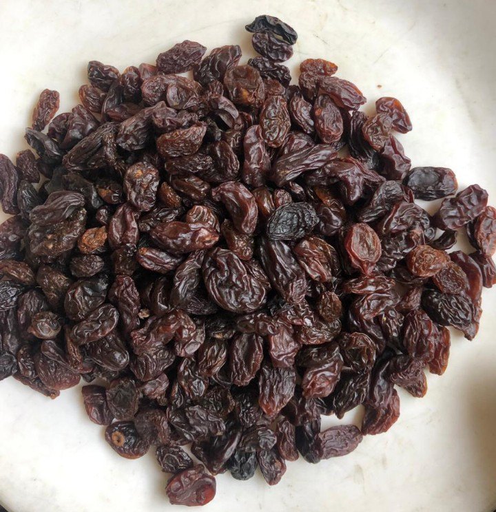 Dark Brown Dried Raisins, Packaging Size: 15 kg