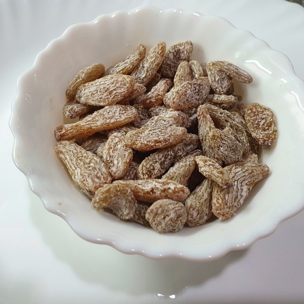 Brown Paan Flavoured Raisins