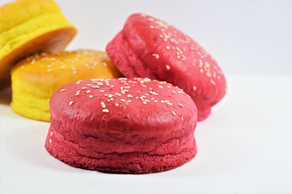Buns Colored Burger Bun, For Bakery, Packaging Size: 6