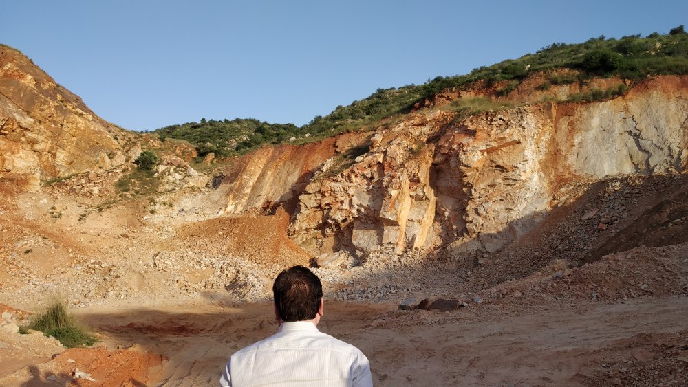 Goyal Group of minerals Grade: A grade Silica sand lumps, Packaging Type: without packing