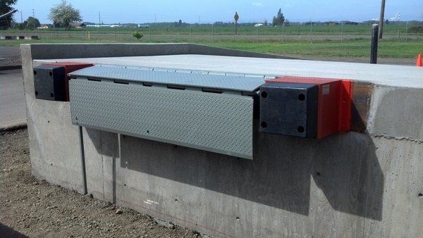 800mm Edge Of Dock Leveler