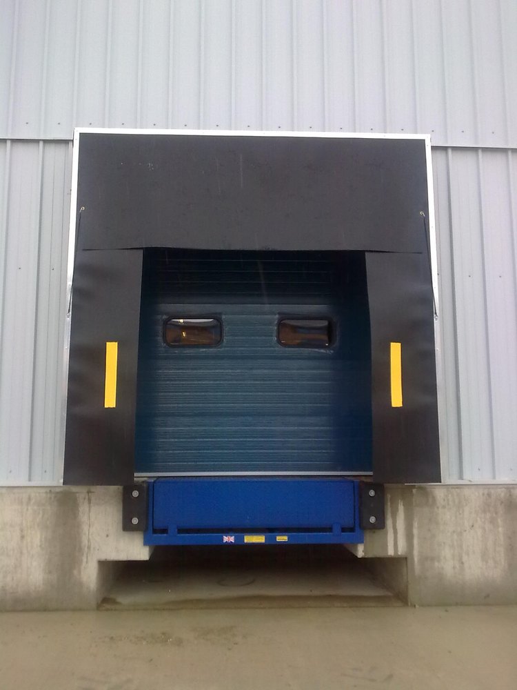 Retractable Dock Shelter