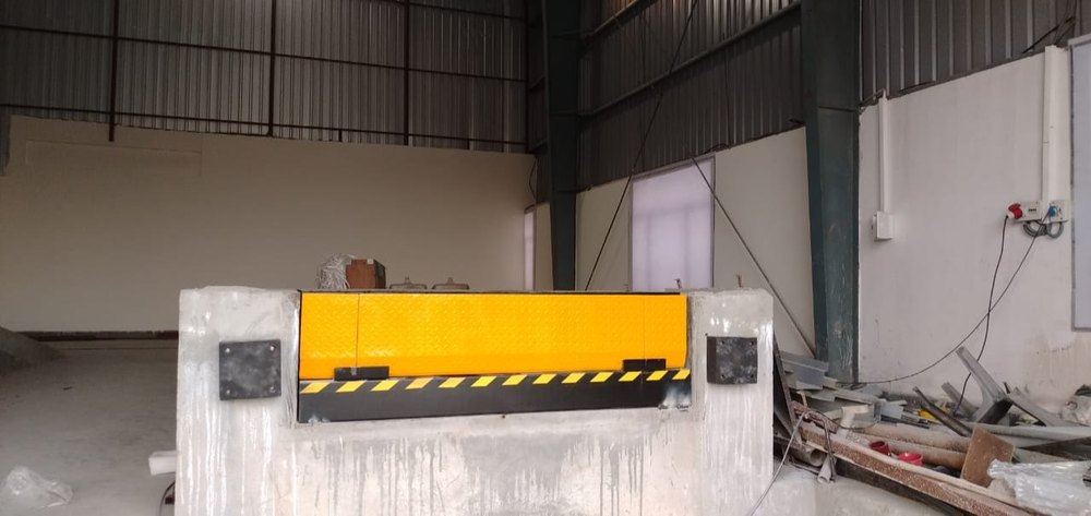 hydraulic Dock Levelers, Upto 15 Tons