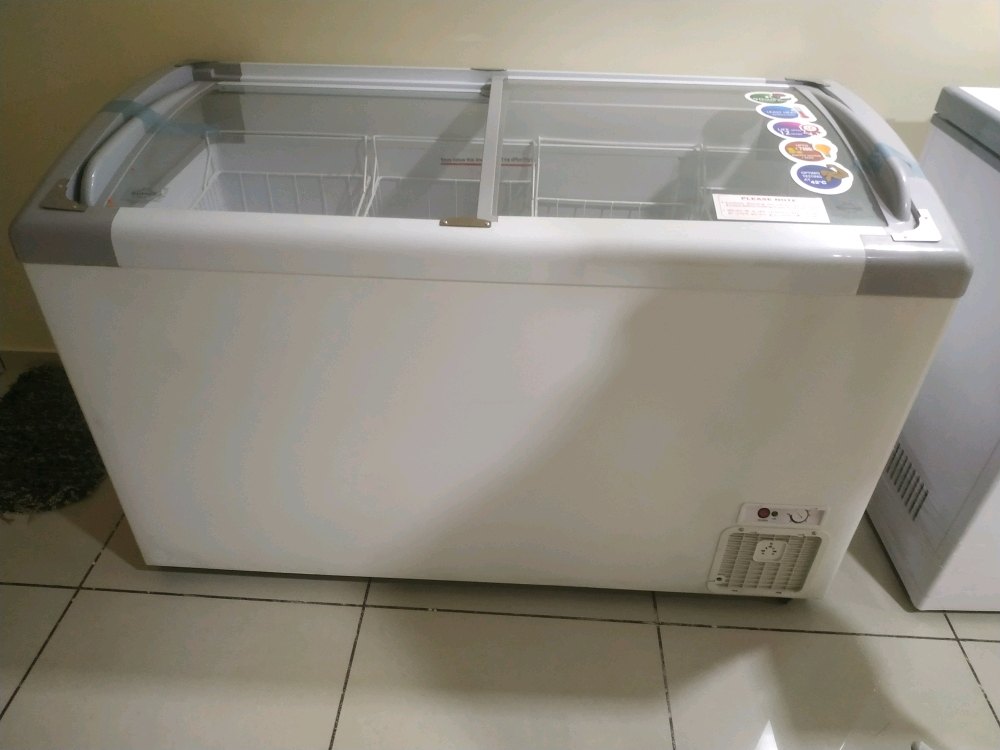 Medium Rockwell Ice Cream Chiller
