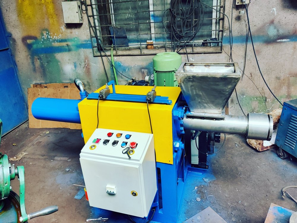 100kg/hr Dry Ice Pellets Machine, Model Name/Number: Nil, Capacity: 100 kg/Hr To 200 kg/Hr