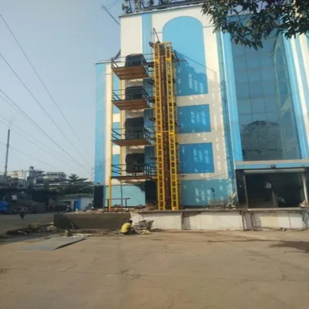 Outdoor Cold Store Elevator supplier in indore, Max Capacity: 1-2 ton
