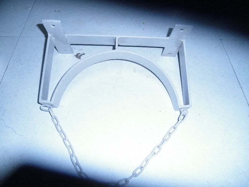 Manual Powder coated Cylinder Holding Bracket With Adjustable Chain For 47 Ltr Cylinders