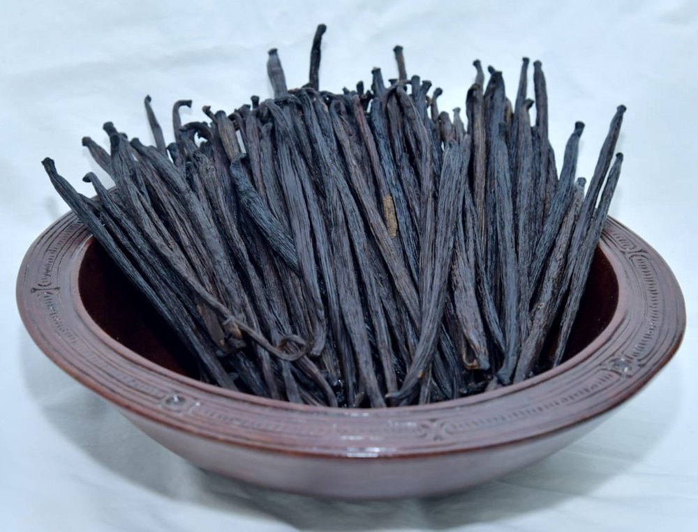 Black Organic A Grade Vanilla pod, vacuum sealed bag