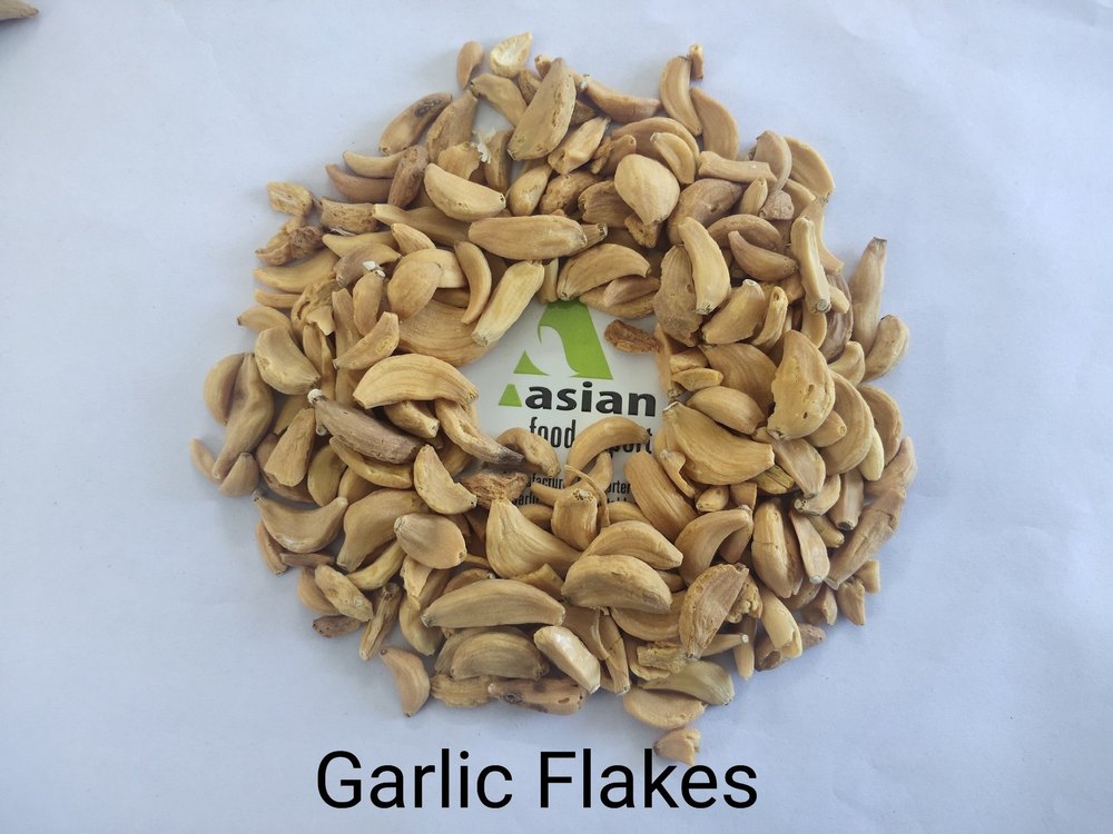 A Grade Dehydrated Garlic Flakes, Packaging Size: 25 kg, Packaging: Plastic Bag or Polythene