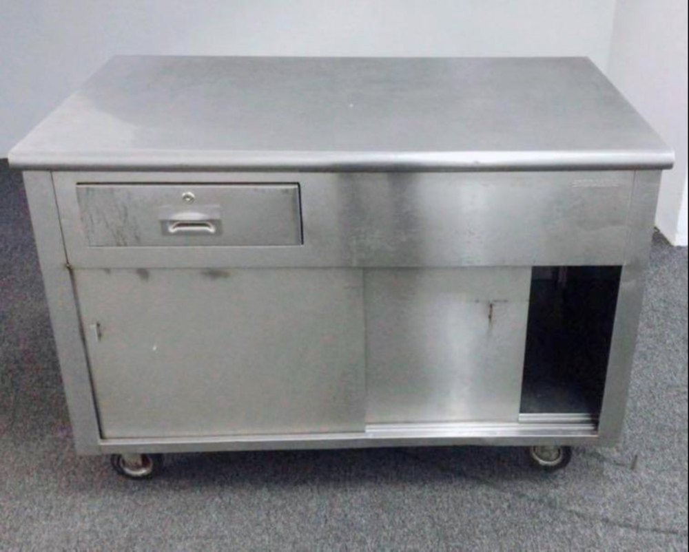 Polished Silver Stainless Steel Working Table With Drawer, For Restaurant