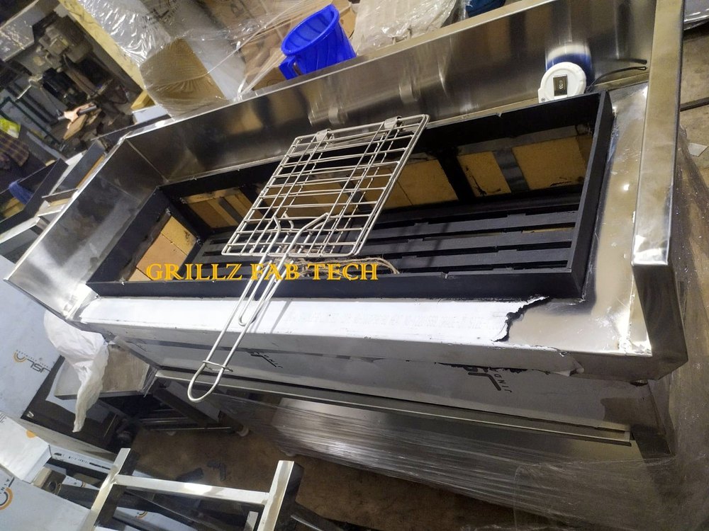 Silver Stainless Steel Charcoal Barbecue Grill, For Restaurant, Size: 4 Feet Length