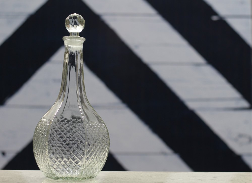 Transparent Glass Decanter Diamond Cut, For Hotel, Size: 14*30cm