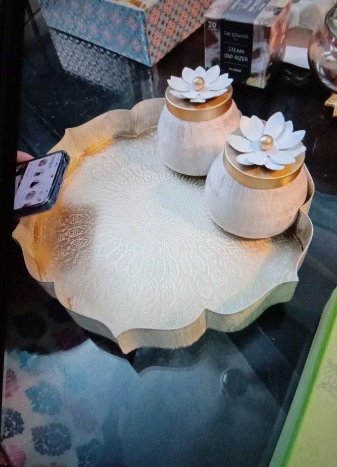 White Metal Decorative Wedding gift box/jar with tray, Shape: Circular, Size: 10x4