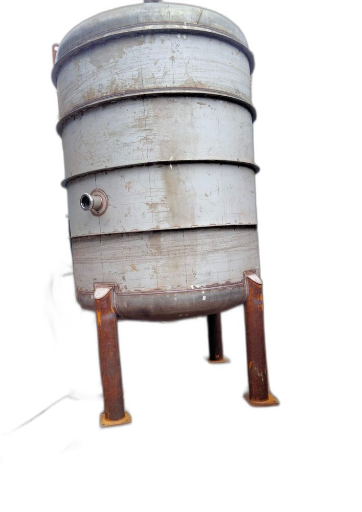 Metal Cylindrical Vertical Storage Tank