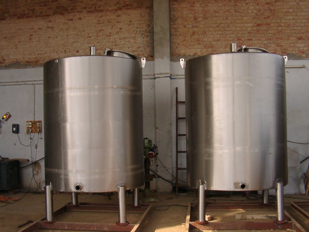 VED ENGINEERING Tomato Balance Tank, Capacity: 5000-10000 L