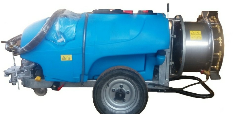 Blue Plastic Agricultural Spray Tanks, Capacity: 500-1000 L