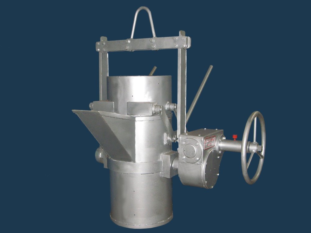 Fixed Iron Treatment Tea Spout Ladle, For Molten Metal Poring, Ladle Capacity: 2 Ton