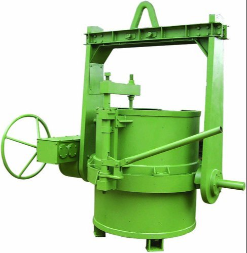 Fixed Bottom Pouring Ladle, Ladle Capacity: 4-6 Tons