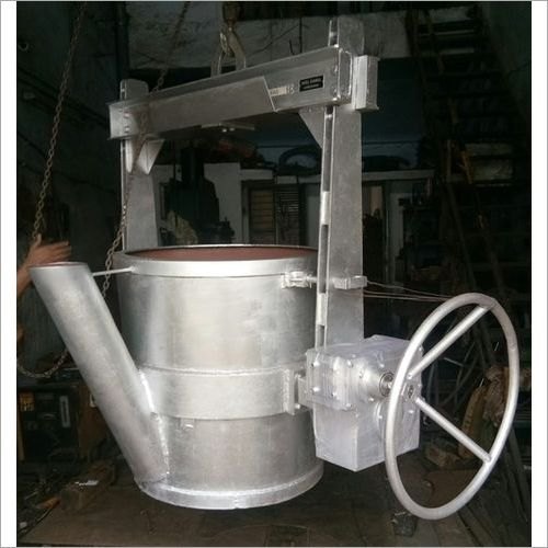 Movable Tea Spout Ladle, For Metal Pouring, Ladle Capacity: 0-2 Tons