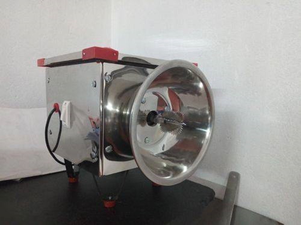 Silver Stainless Steel Electric Coconut Grater, For Commercial, A Grade