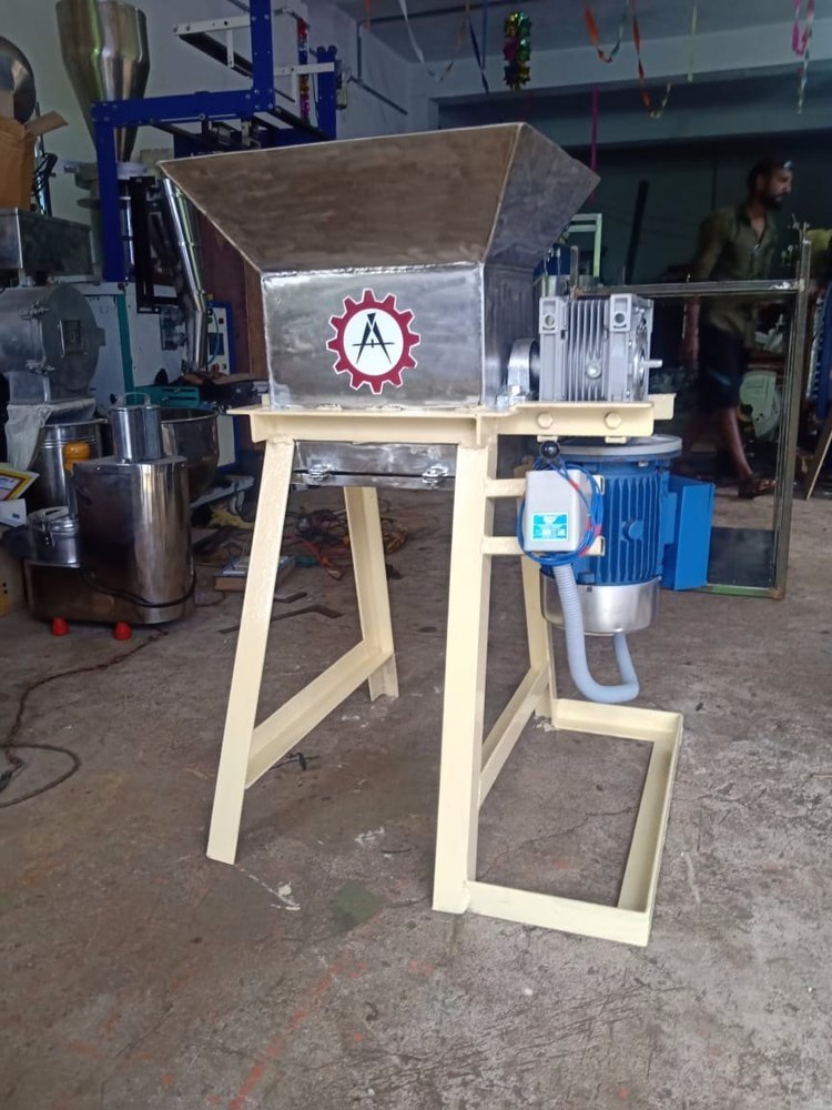 Commercial Automatic Jaggery/ Gud Crusher Machine, Yield: 150 - 350 ml/kg