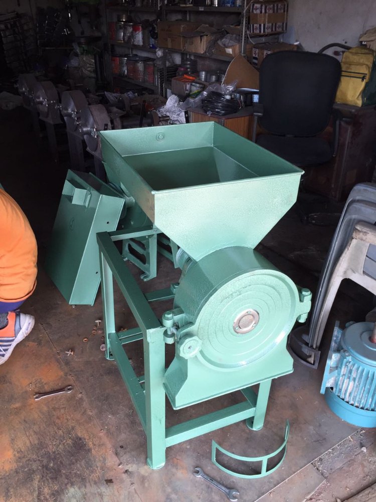 Semi Automatic Poultry Feed Making Machine, 50 kg per hr