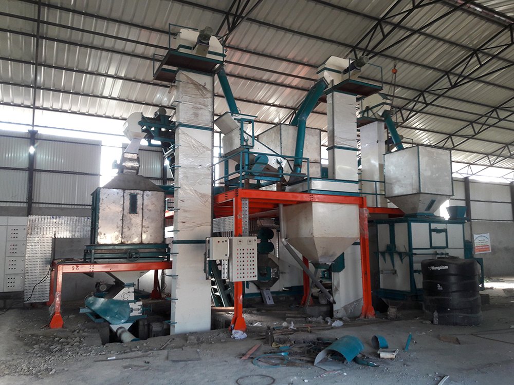 Semi Vertical Poultry Feed Plant, 2000 kg per hr