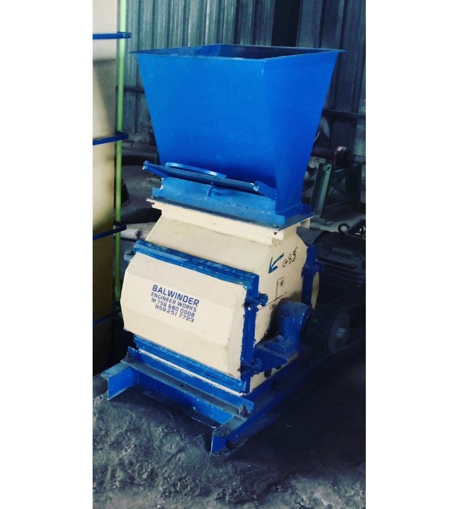 Vertical Cattle Feed Grinder Machine, 1000 kg per hr