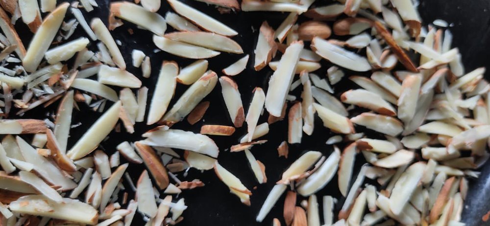 Semi Automatic Almond Strip Cutting Machine, Capacity: 10 kg/hr