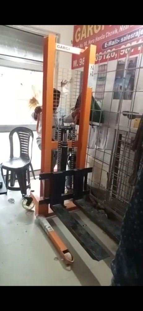M S Hydraulic Lifting Trolley, Load Capacity: 2 ton