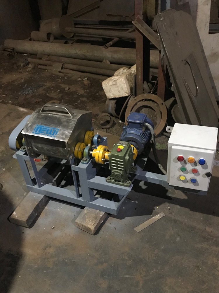 Pug Mixer Machine