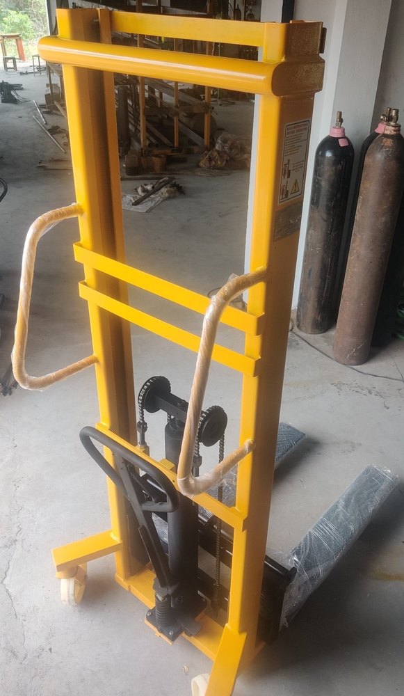 STAR MS Powder Coated Hydraulic Stacker, Lifting Capacity: Upto 1500 Max Unified Load, 180 Self Weight