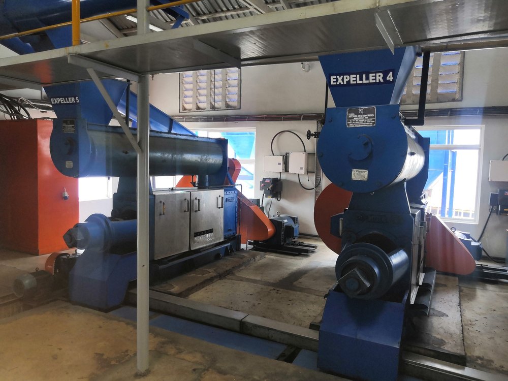 Electric Standard Edible Oil Plant Machinery, Automatic Grade: Semi-Automatic, Capacity: 1-5 Ton/Day