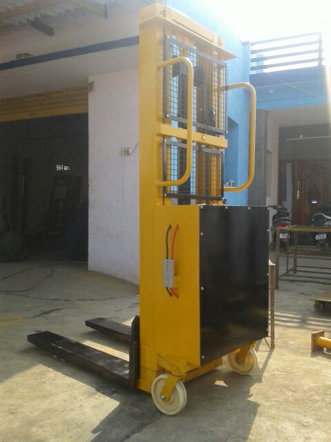 SSE Dc And Ac Optional Hydraulic Semi Electric Stacker, Lifting Capacity: Upto 2000 Kgs, 550kgs Self Weight