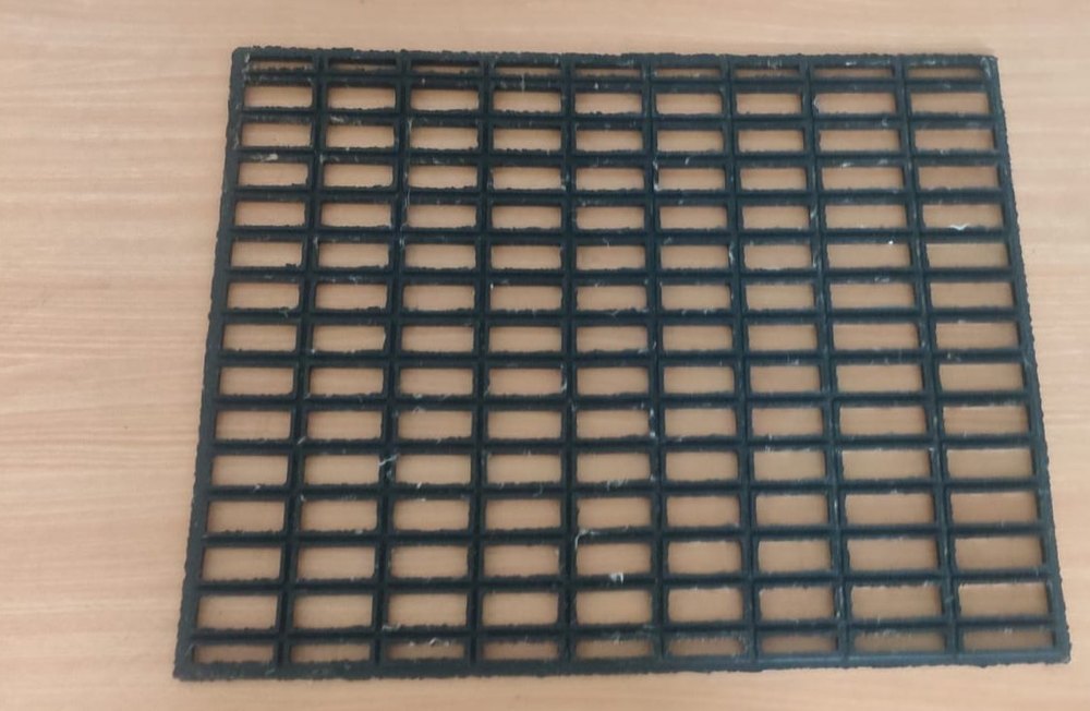 Black Plain Poultry Rubber Mat For Protect Egg, Packaging Type: Bundle