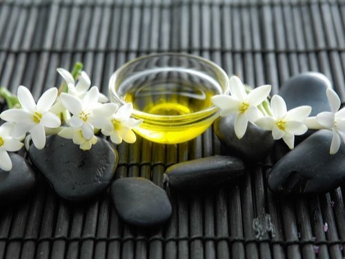 Cold Pressed Neem Oil, For Cosmetic, Packaging Size: Bottle