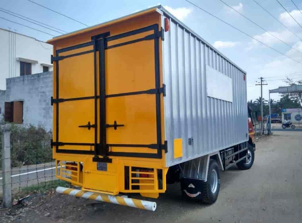 Close Body Container Truck Service