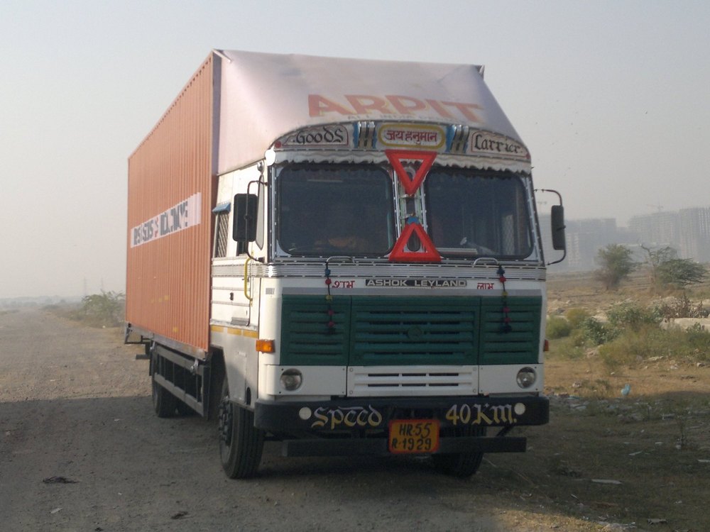 32 Feet Close Body Container Truck Service