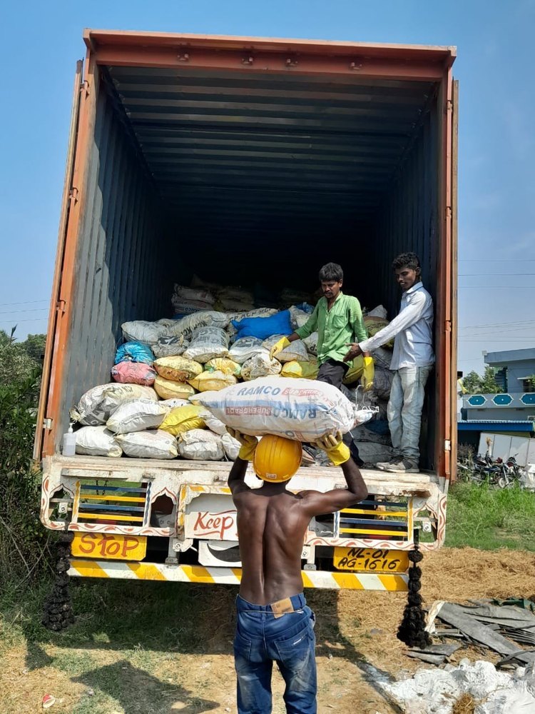 Close Body Container Truck Service