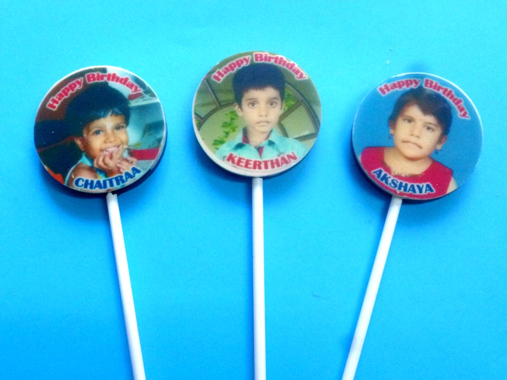Akshaya Foods 6 Months Personalized Chocolate Lollipops, Packaging Type: Plastic Pouch, Packaging Size: 50 Pieces Per Pack