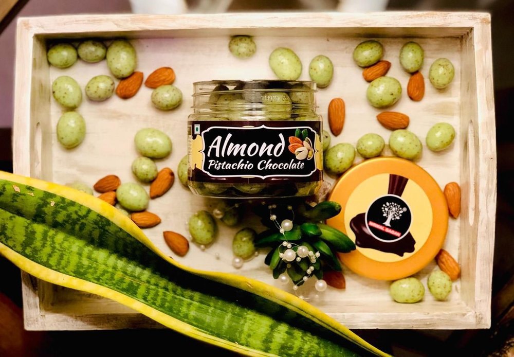 Oval Almond Pistachio Chocolate, Packaging Type: Jar