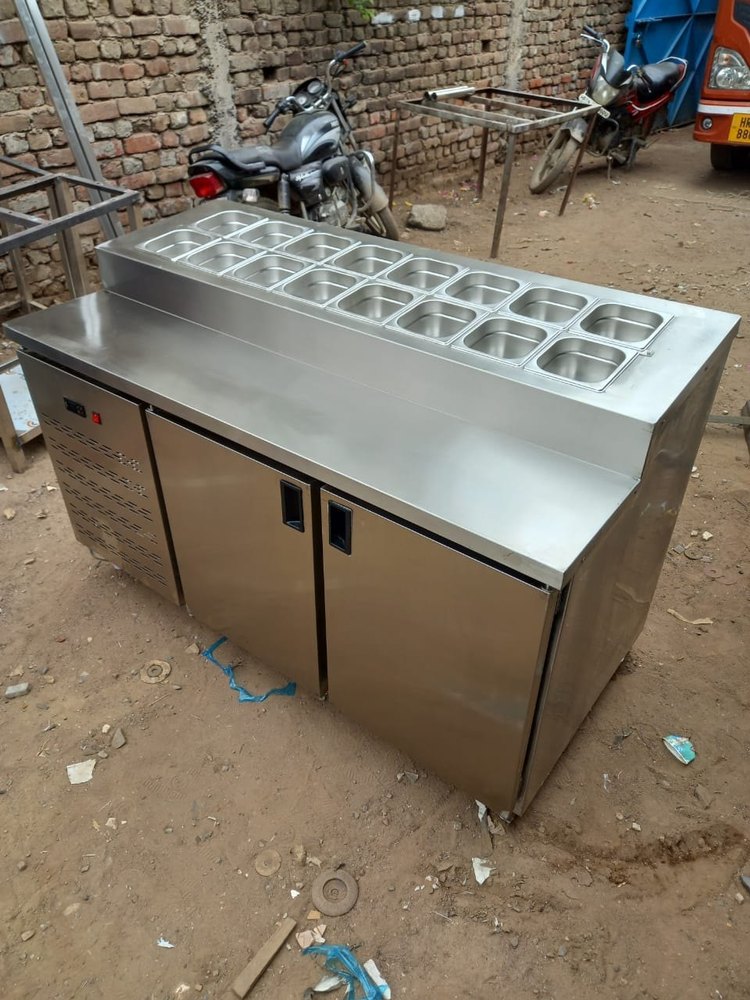 Stainless Steel Rectangular Ss Pizza Makeline, For Commercial Use, Size: 5 Feet