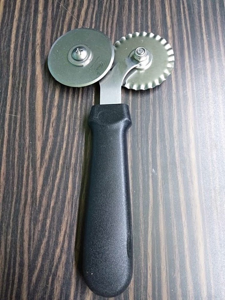Stainless Steel Round Pizza Cutter 2 in 1, For Hotel, Size: 4, 2
