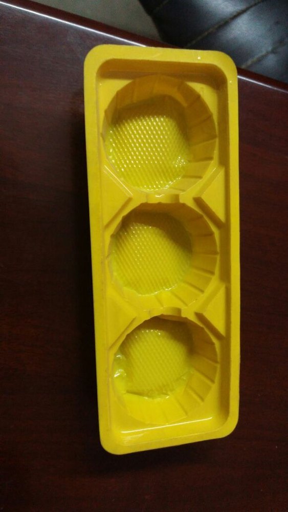 Black And Yellow PET Muffin Packaging Tray, Material Thickness: 0-3 mm