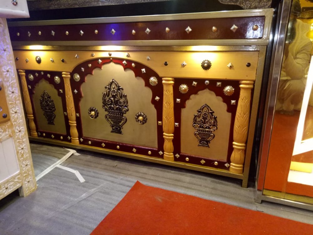 Star Wood Brown And Golden Designer Wooden Lighting Bar Counter, For Hotel And Restaurant
