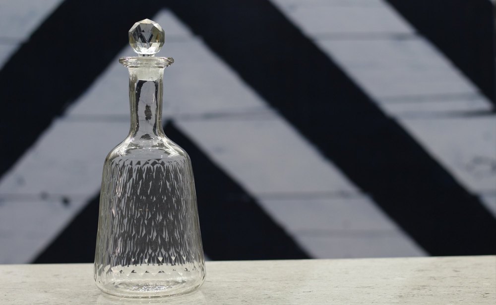 Transparent Glass Decanter Bottle, Capacity: 1000 ml, Size: 12*28cm